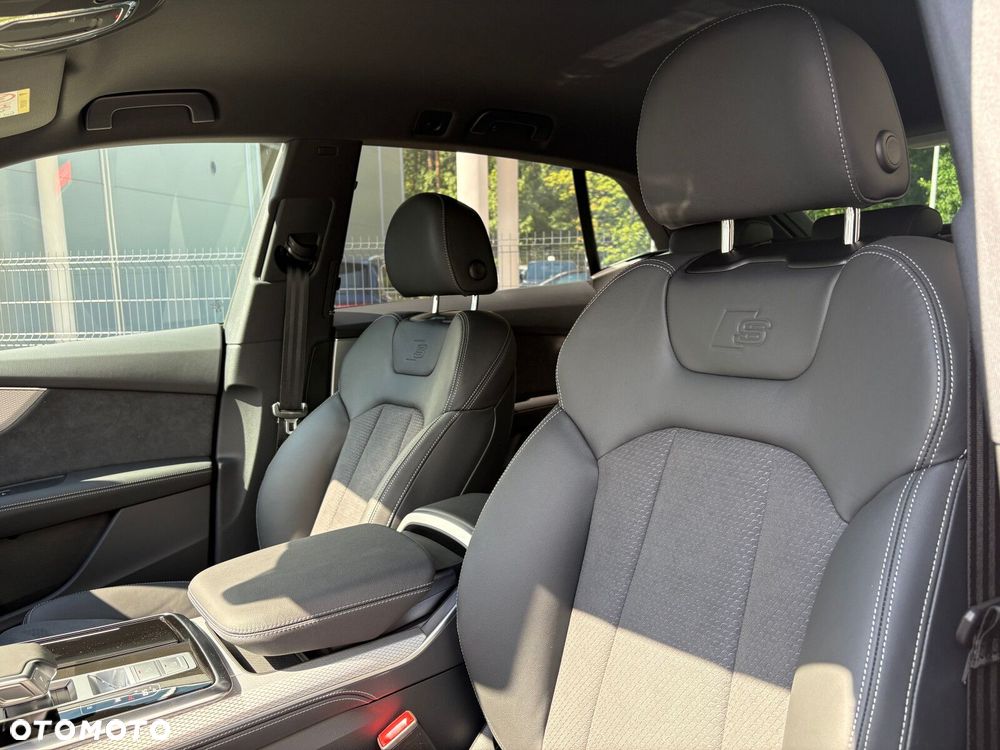 Audi Q8 - 12