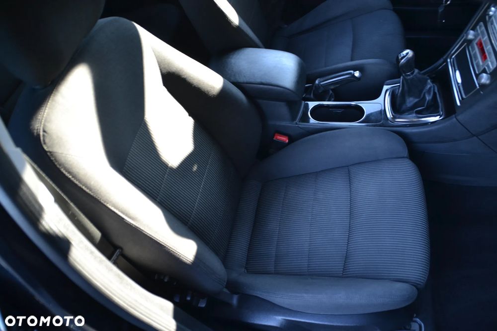 Ford Mondeo 2.0 FF Ghia - 27