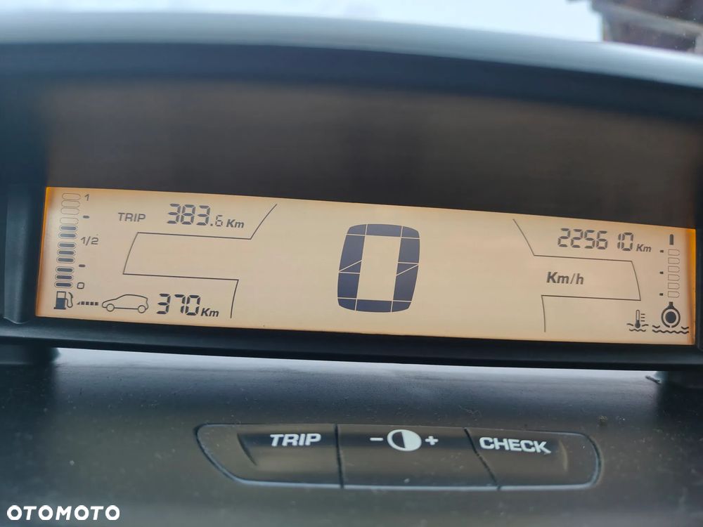 Citroën C4 1.6 16V Confort - 11