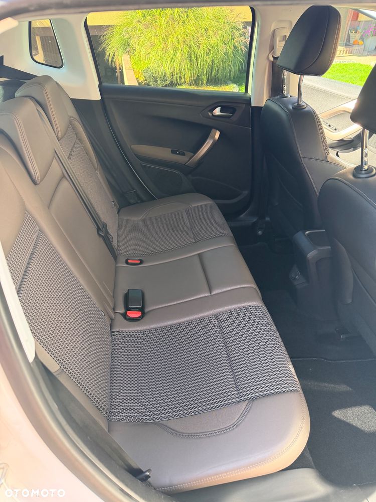 Peugeot 2008 e-HDi FAP 115 STOP & START Allure - 17