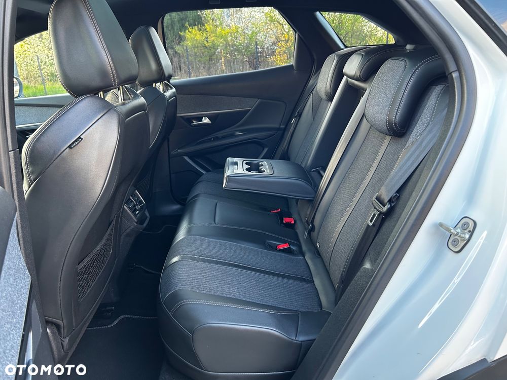 Peugeot 3008 1.6 PureTech HYbrid4 GT Line S&S EAT8 - 36