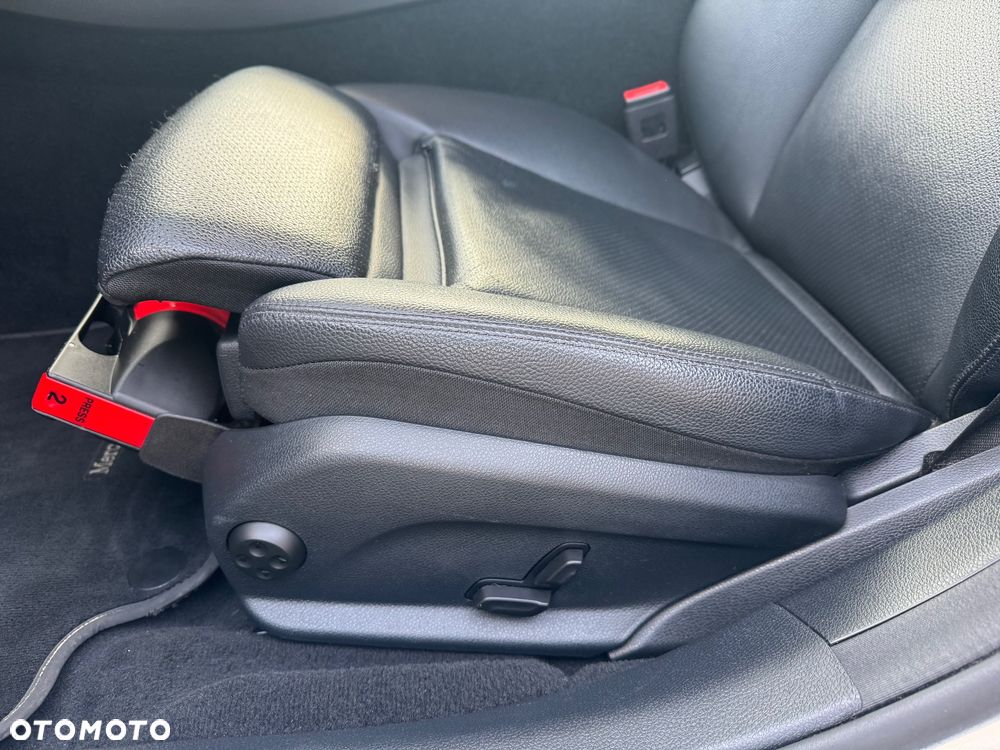 Mercedes-Benz Klasa E 220 d 4-Matic 9G-TRONIC - 24