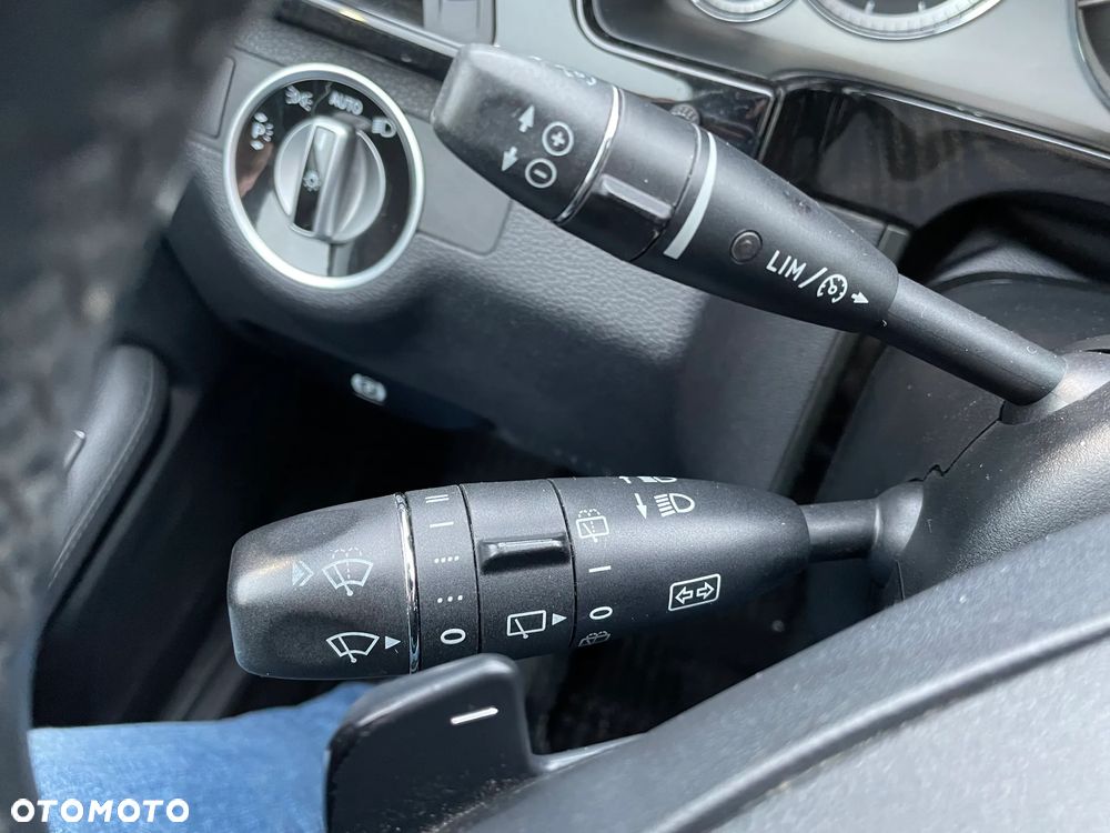 Mercedes-Benz Klasa E 200 CGI BlueEFFICIENCY Automatik Avantgarde - 28