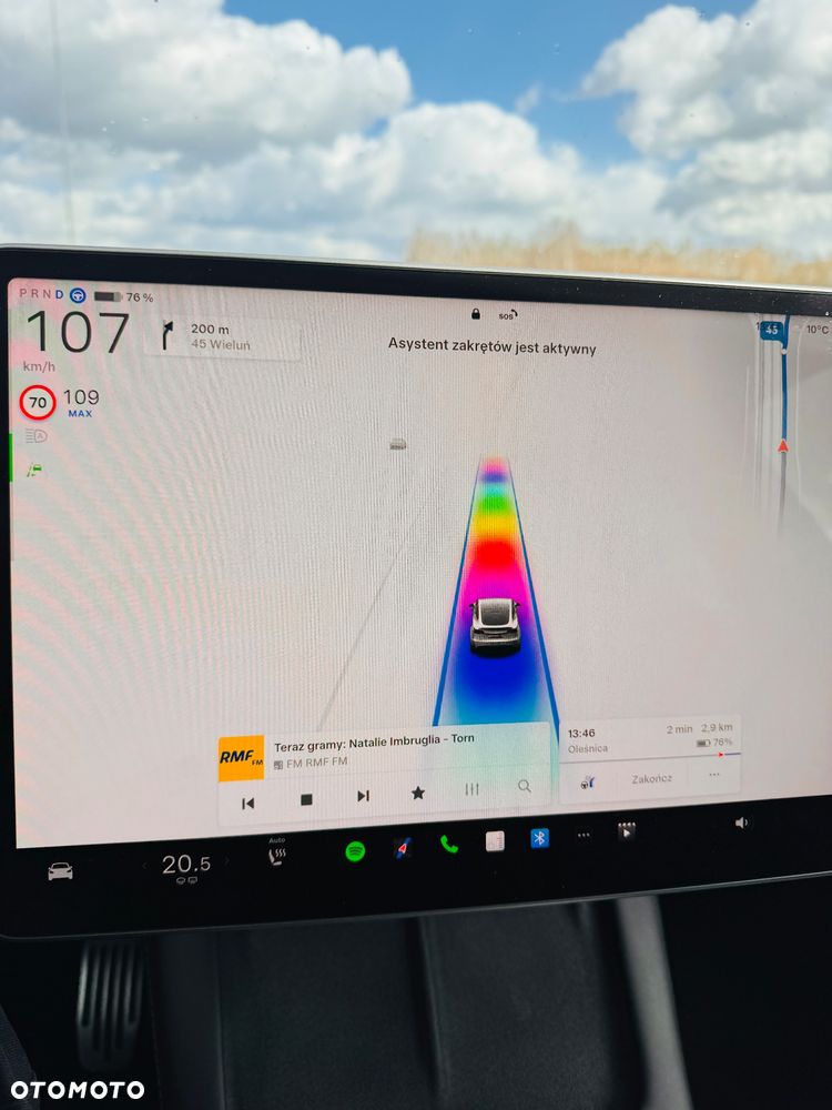 Tesla Model Y Long Range AWD - 19