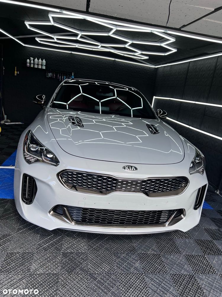 Kia Stinger - 11