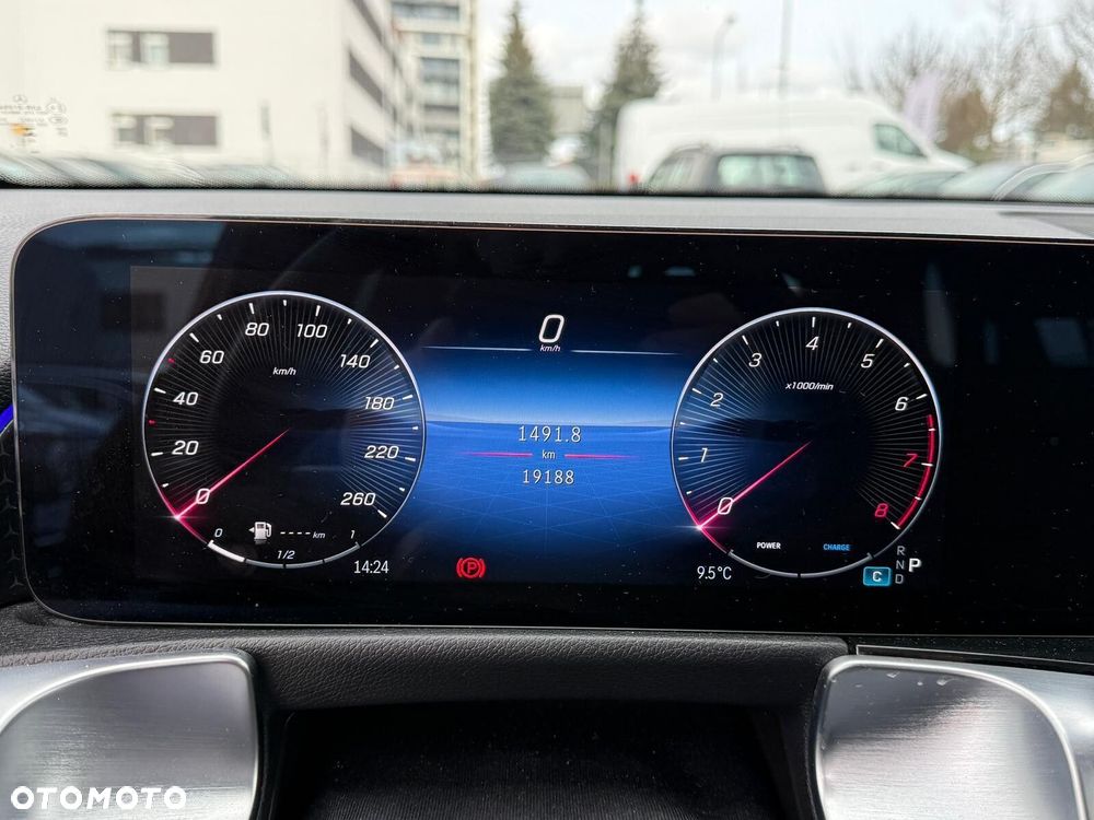 Mercedes-Benz GLB - 32