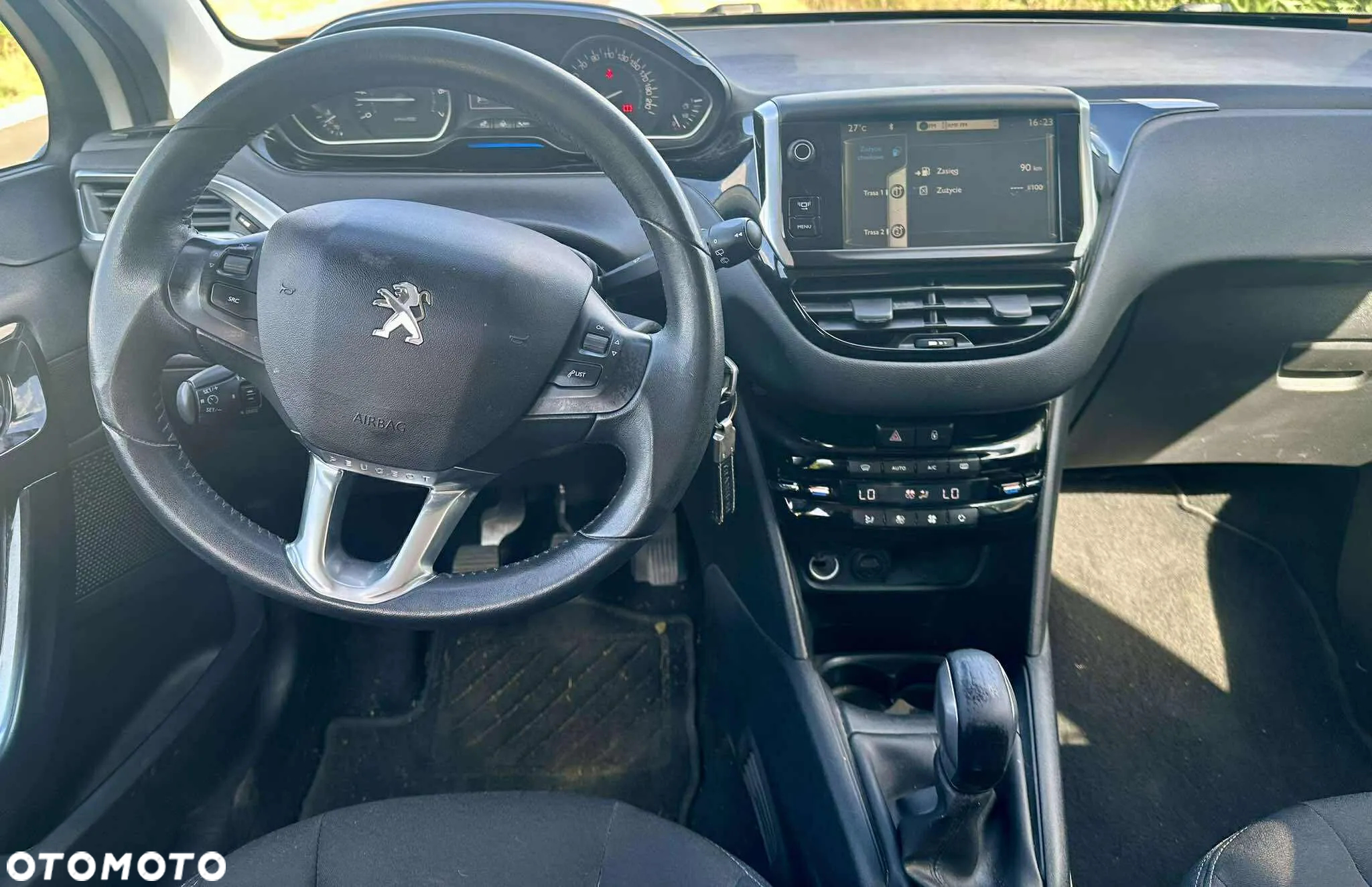 Peugeot 208 - 5