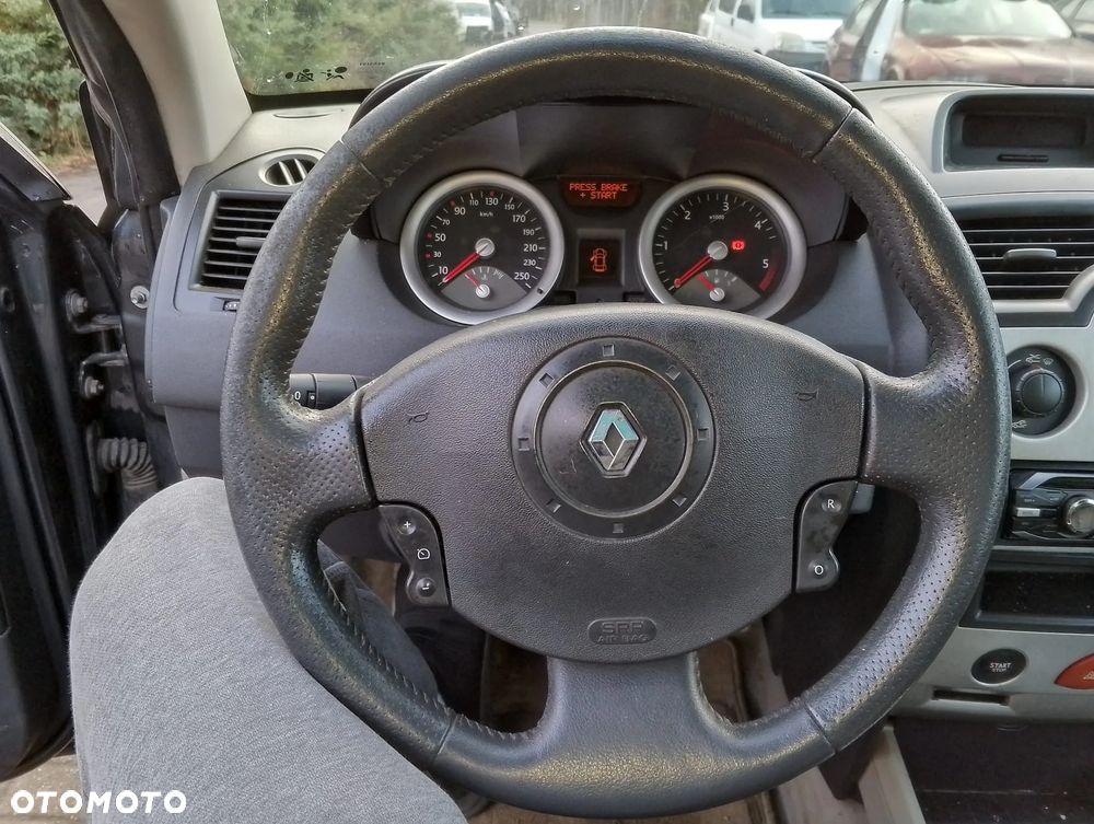 Renault Megane II CC (03-06r.) 1.9 DCI 130KM. Silnik F9Q804 Skrzynia ND0008 lakier TEB66 (TEB 66). Cały na części. GWARANCJA !!!  Przód Tył Zestaw Komplet Drzwi Klapa Zderzak Błotnik Maska Grill Atrapa Szyba Pas Lampa Lusterko Boczki Fotel Kanapa Kokpit Deska Rozdzielcza Przełącznik Włącznik Sterownik Przewody Wiązka Instalacja Moduł Komputer Czujnik Listwa Pompa Alternator Wtryski Głowica Rozrusznik Kompresor Sprzęgło Dwumas Silnik Skrzynia ABS Klimatyzacji Paliwa Wspomagania Kolektor Turbina Przepustnica Zawór Chłodnica Koło Hak Belka Sanki Zawieszenie Mcpherson Półoś Amortyzator Wydech Tłumik Zacisk Most - 9