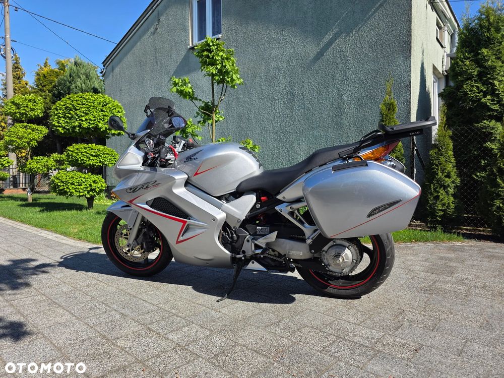 Honda VFR - 14