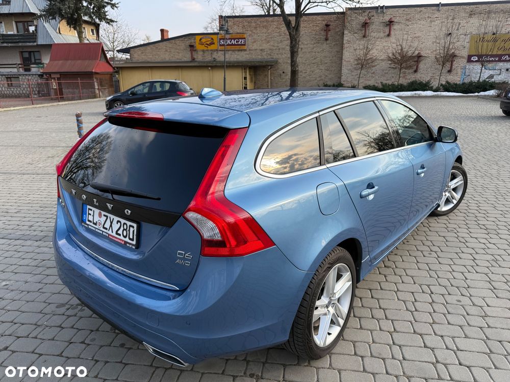 Volvo V60 D6 AWD Plug-in Hybrid Momentum - 15