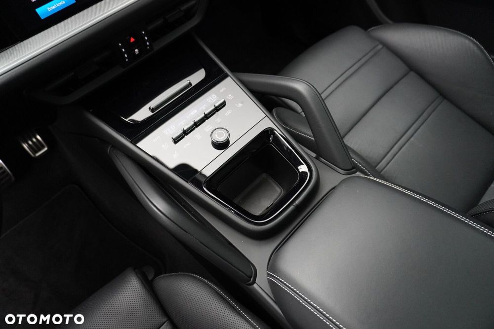 Porsche Cayenne - 23