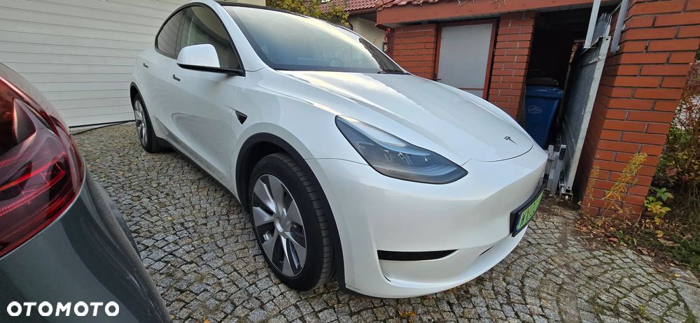 Tesla Model Y - 13