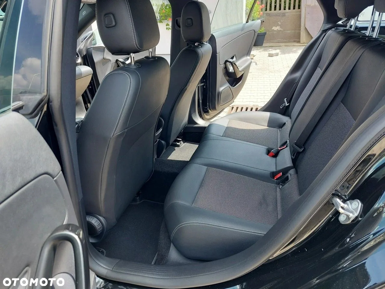 Mercedes-Benz CLA 200 d 4Matic Shooting Brake 8G-DCT Edition 2020 - 13