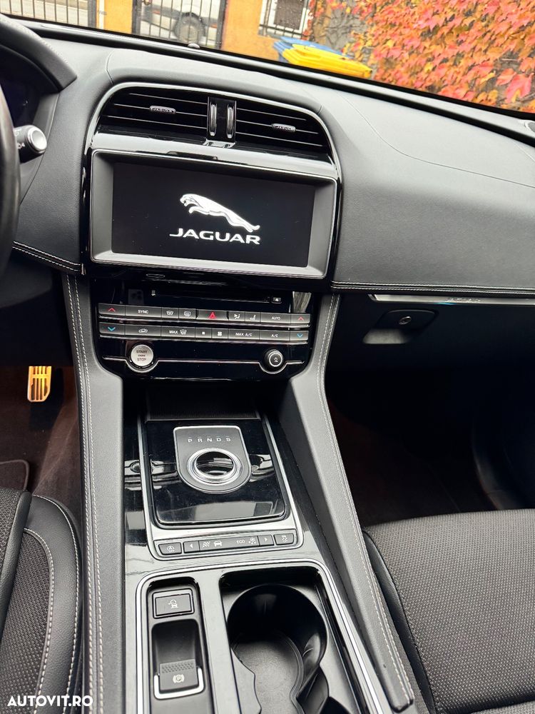 Jaguar F-Pace 20d AWD Aut. R-Sport - 13