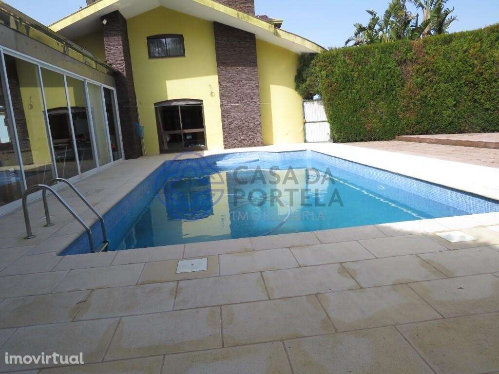 Moradia T3 em excelente estado de conservação, localizada em zona resi - Grande imagem: 3/60