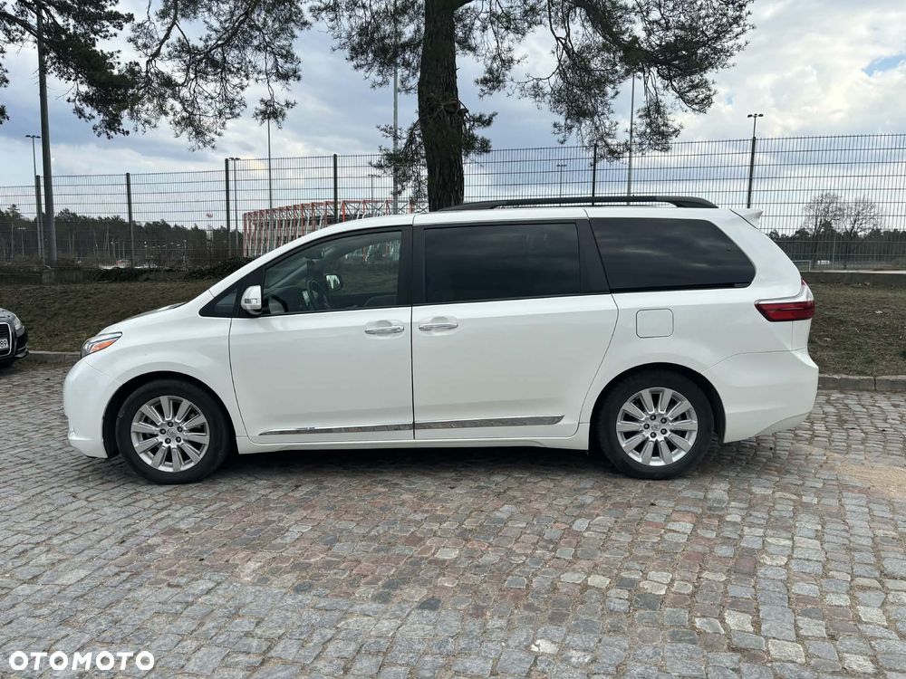 Toyota Sienna 3.5 XLE AWD - 3