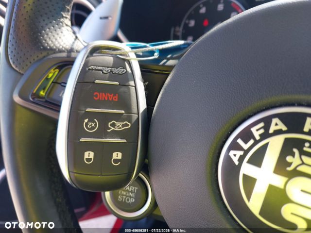 Alfa Romeo Giulia 2.0 Turbo 16V AT8-Q4 Veloce Ti - 14