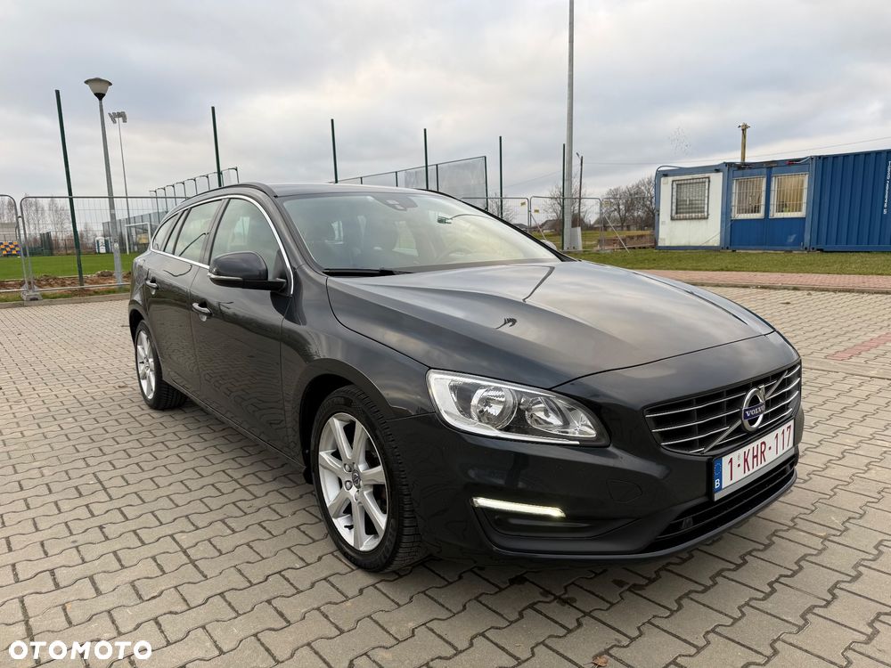 Volvo V60 D2 Momentum - 14
