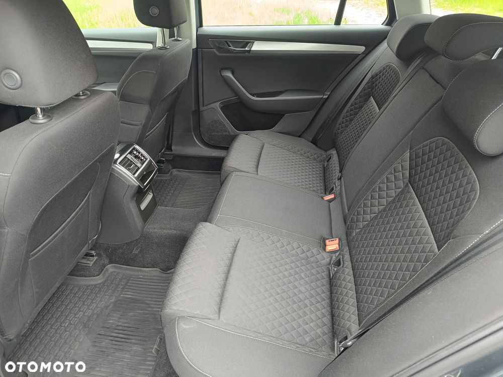 Skoda Superb 2.0 TDI Ambition DSG - 24