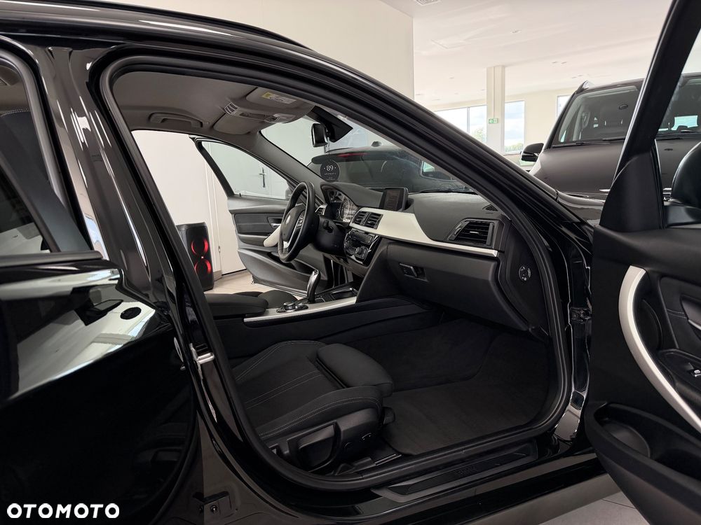 BMW Seria 3 320d Edition M Sport Shadow - 29