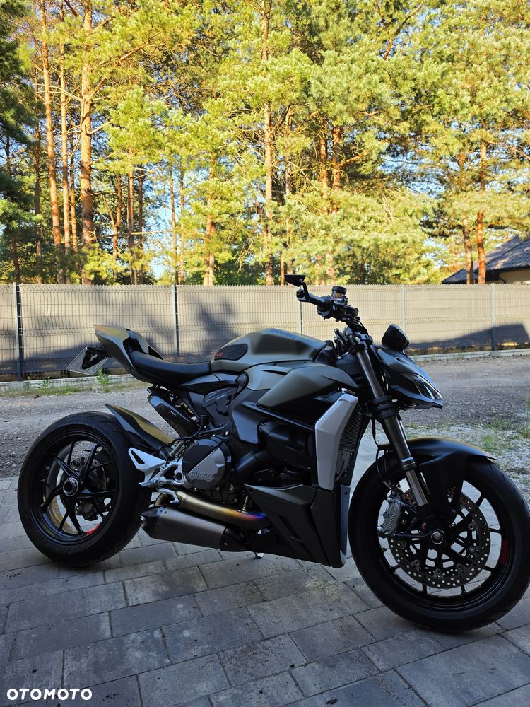 Ducati Streetfighter V2 - 1
