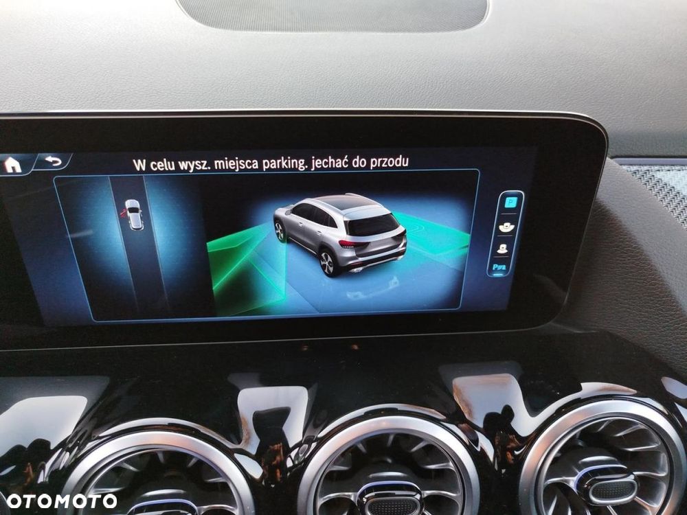 Mercedes-Benz GLA - 27