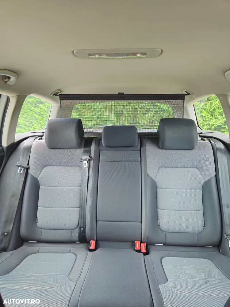 Volkswagen Passat Variant 2.0 TDI Blue TDI Highline - 16