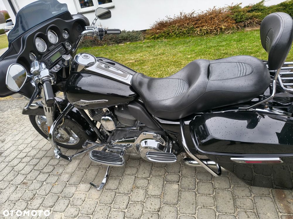 Harley-Davidson CVO Street Glide - 8