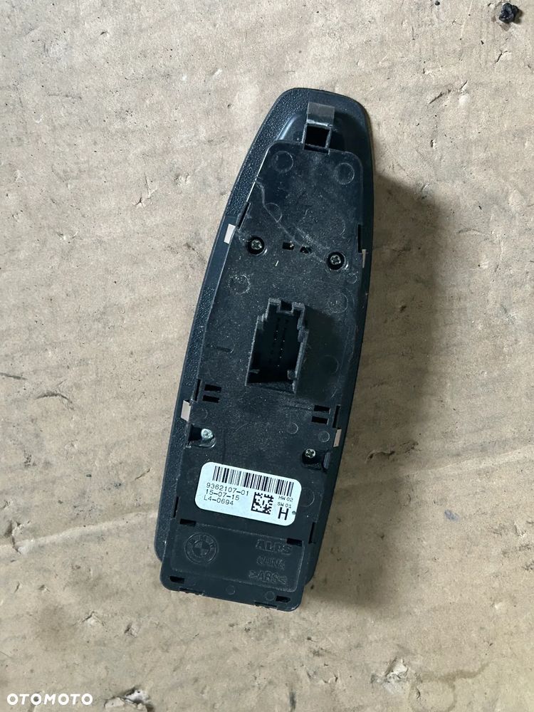 BMW F20 F30 PRZEŁĄCZNIK SZYB LEWY PRZÓD 7403896 EUROPA - 2