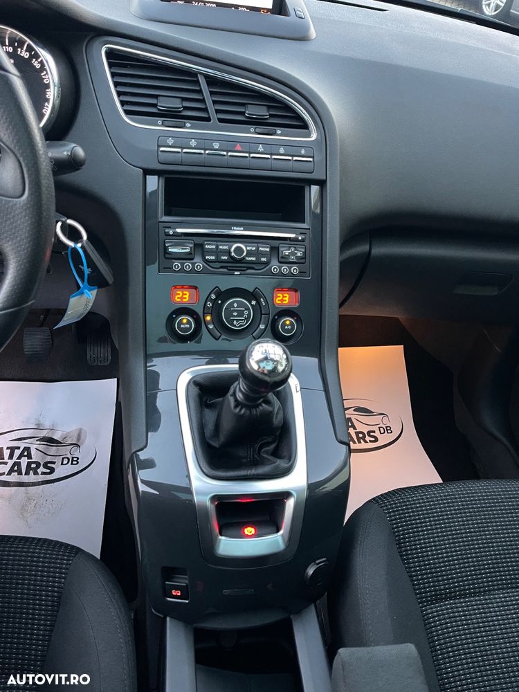 Peugeot 5008 - 32