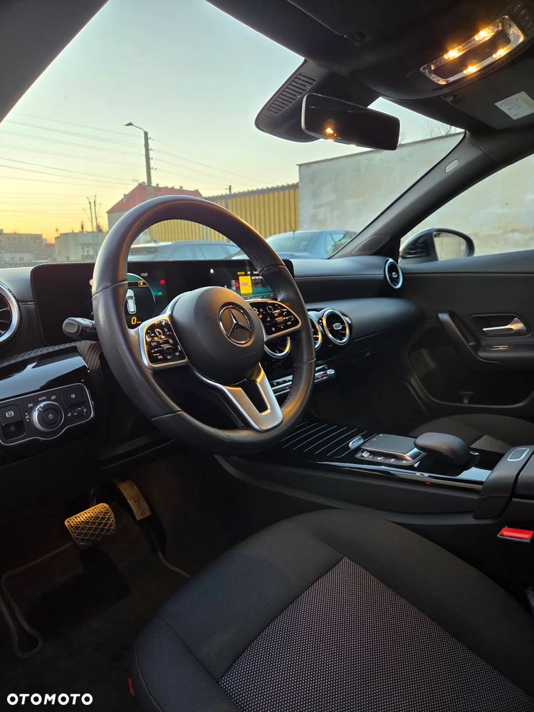 Mercedes-Benz CLA 180 d 8G-DCT - 17