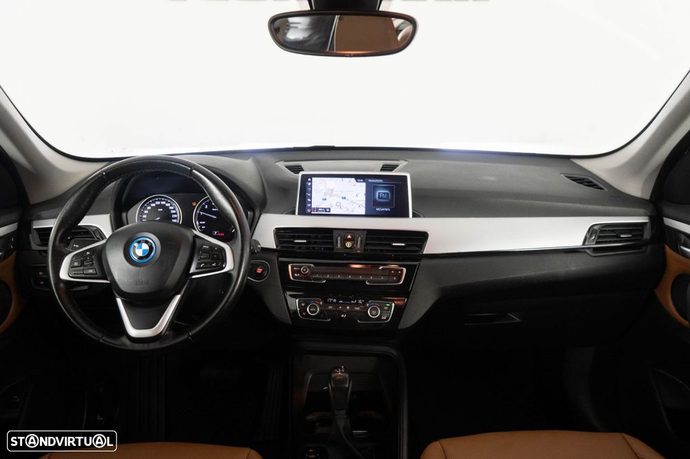 BMW X1 25 e xDrive Corporate Edition - 26