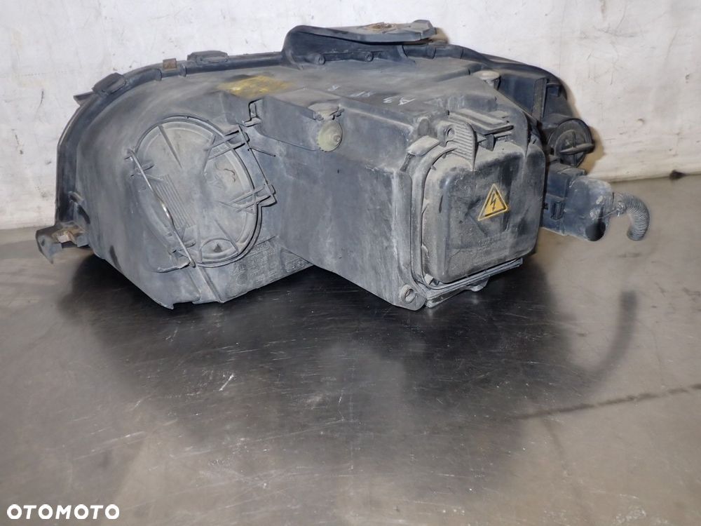 LAMPA PRAWA PRZEDNIA XENON AUDI A3 8P 2.0TDI - 6