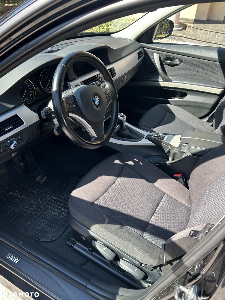 BMW Seria 3 318d - 11