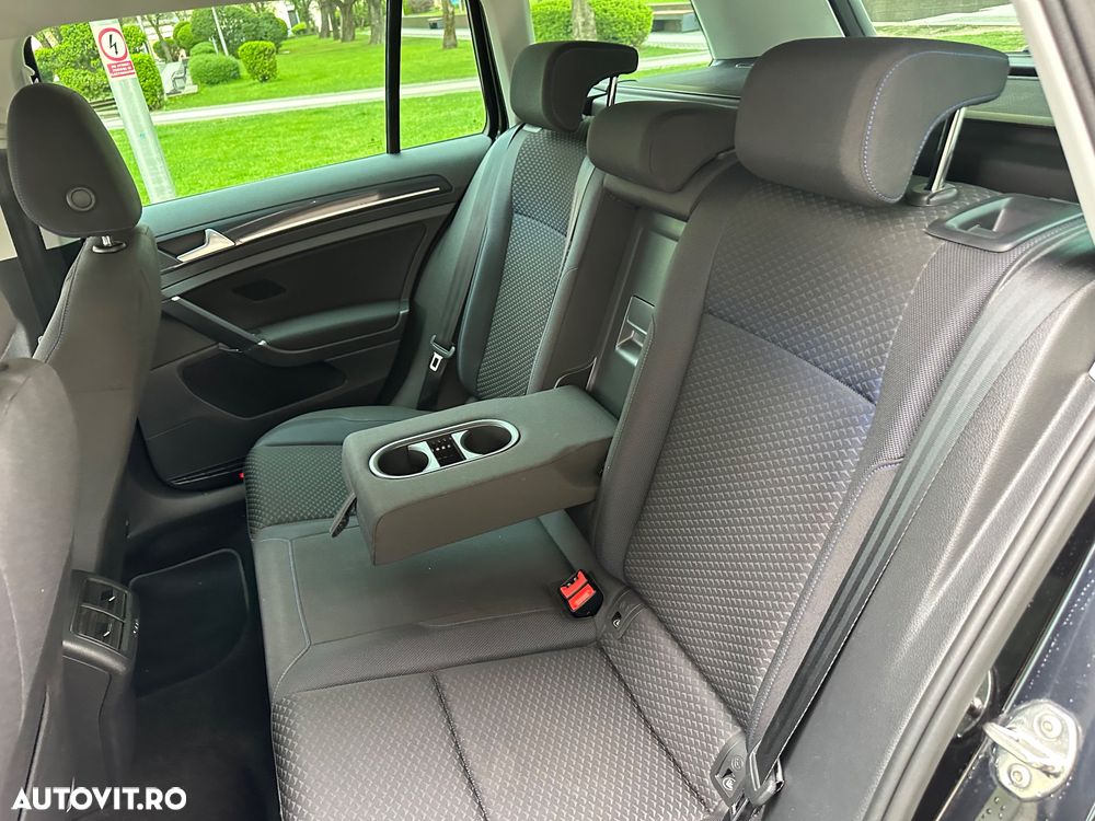 Volkswagen Golf - 27