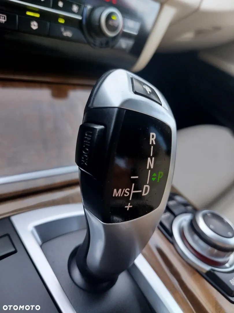 BMW Seria 5 528i Sport-Aut - 16