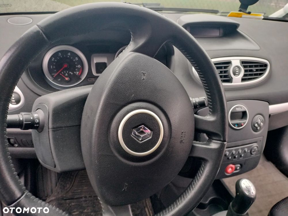 Renault Clio 1.2 16V 75 Dynamique - 10