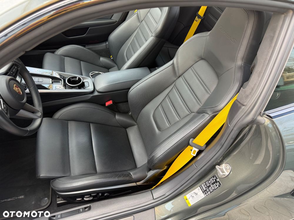 Porsche 911 Turbo S - 25