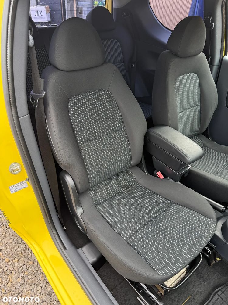 Mitsubishi Colt - 16