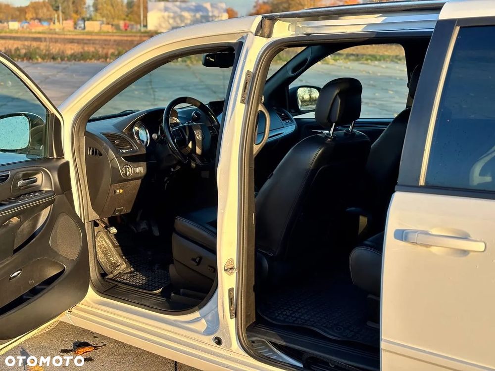 Dodge Grand Caravan - 12