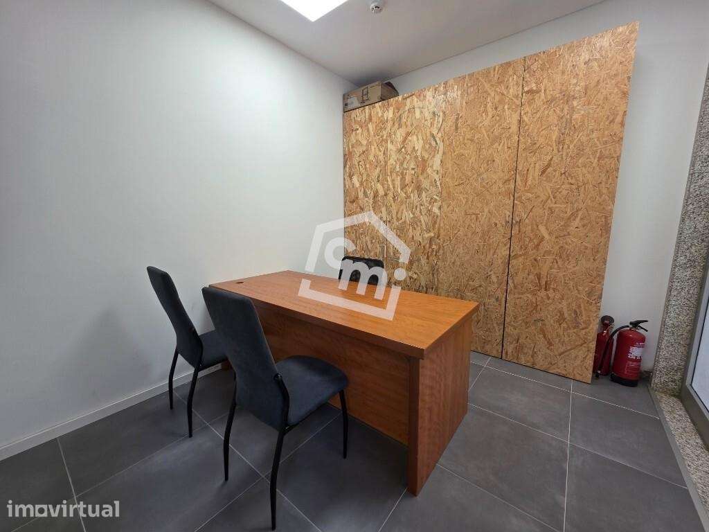 LOJA COM 460M2 NO CENTRO DE MATOSINHOS - Grande imagem: 2/20
