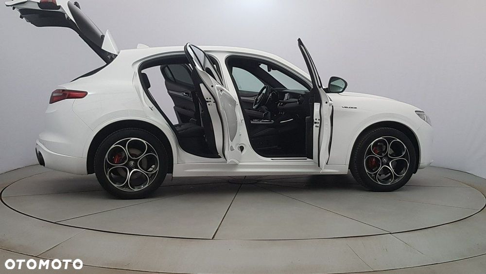 Alfa Romeo Stelvio - 12