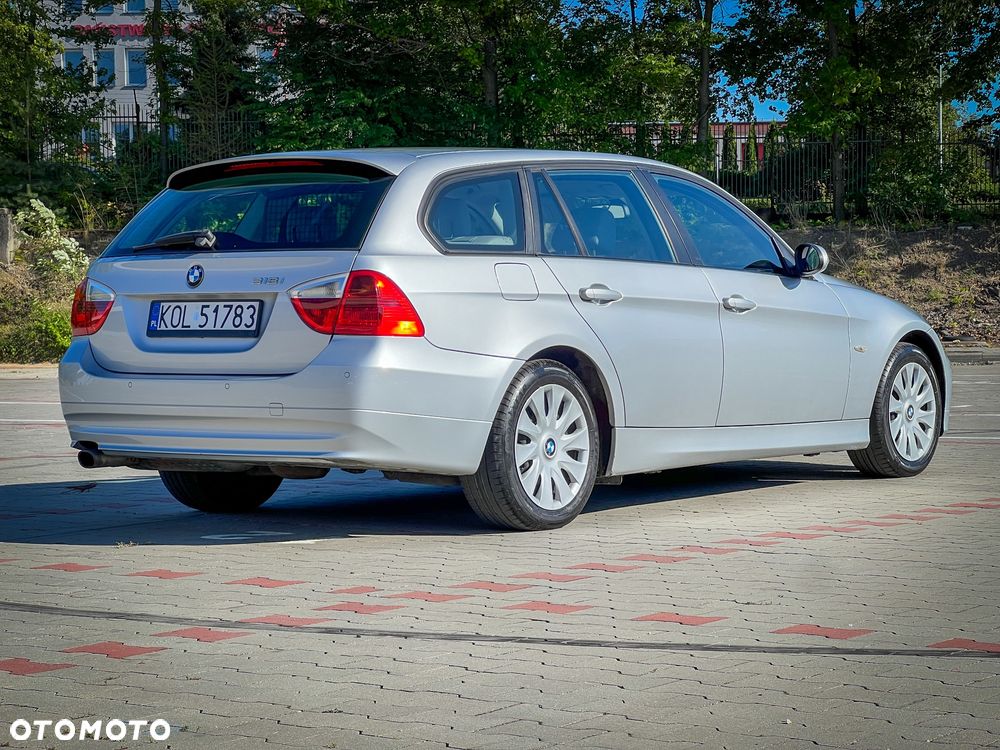BMW Seria 3 318i Touring - 4