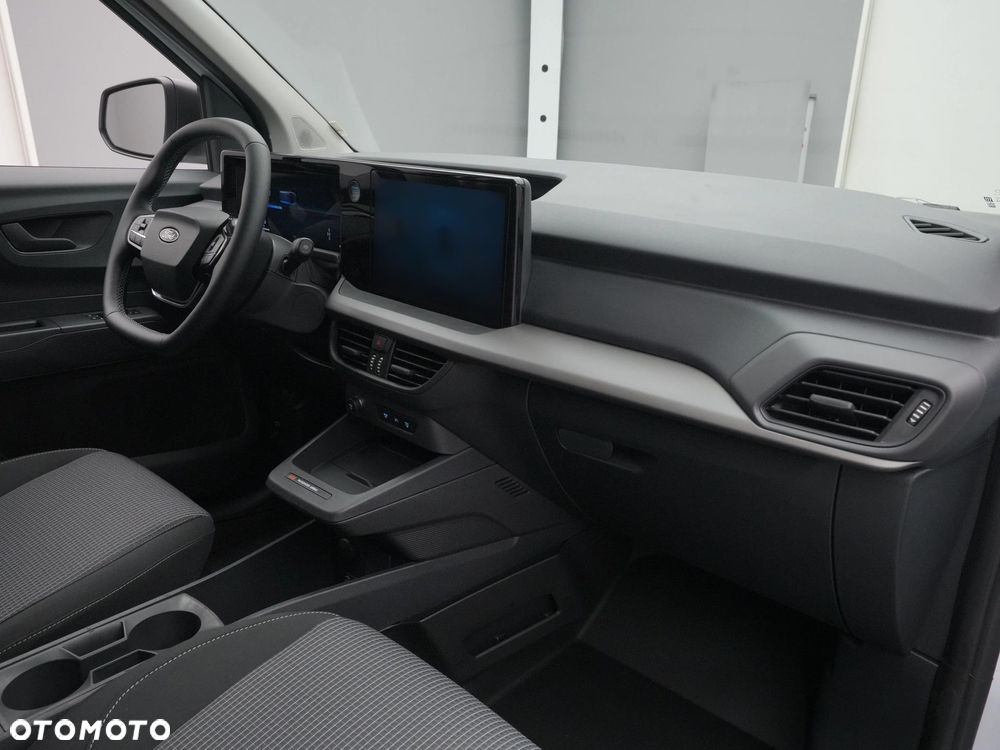 Ford E-Transit Courier Van 136KM Trend - 12