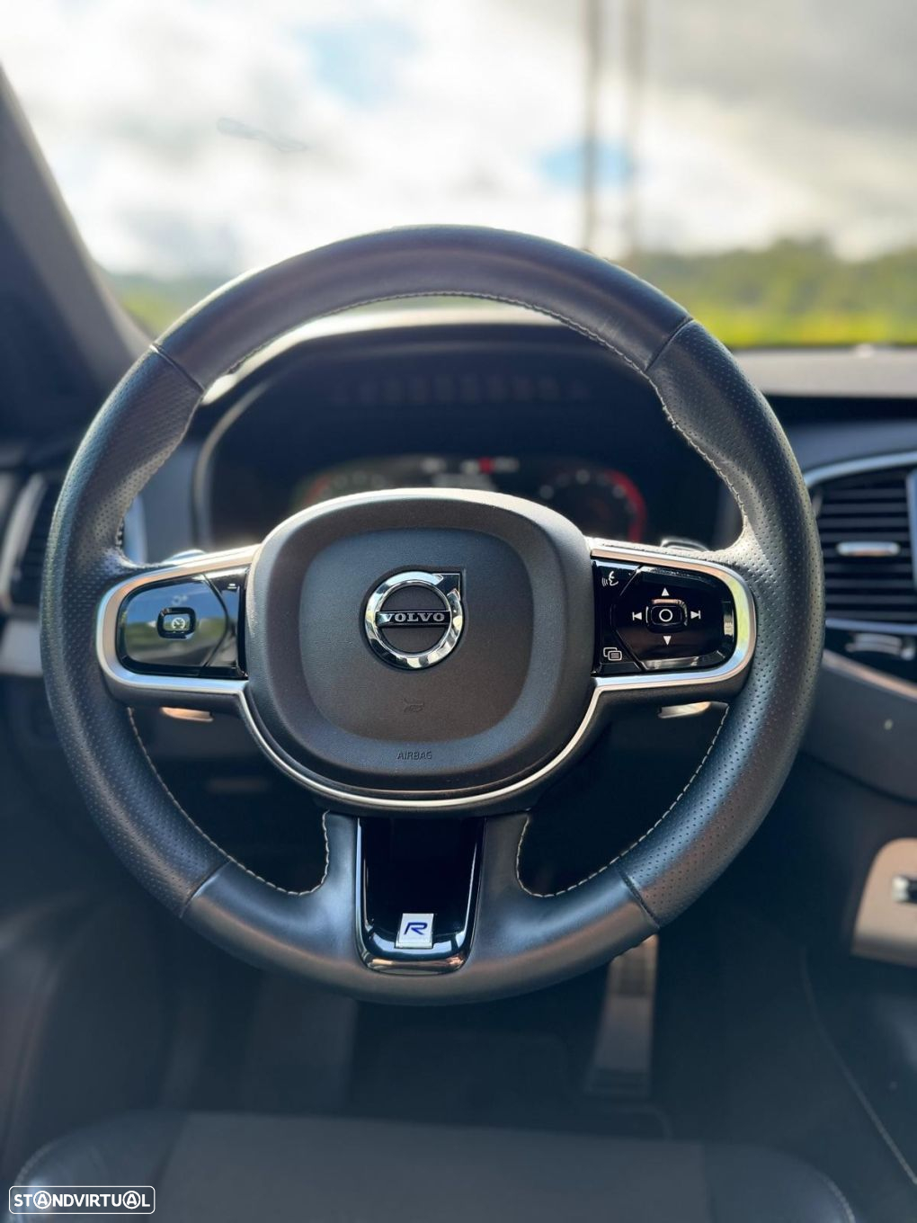 Volvo XC 90 2.0 D4 R-Design - 32