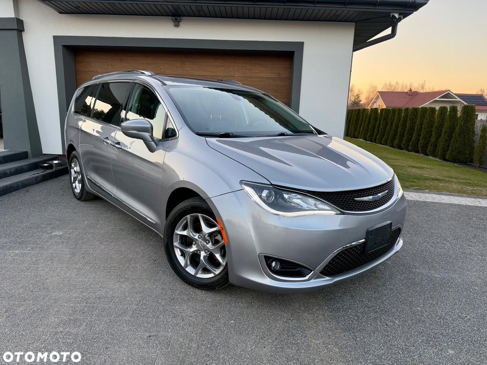 Chrysler Pacifica - 1