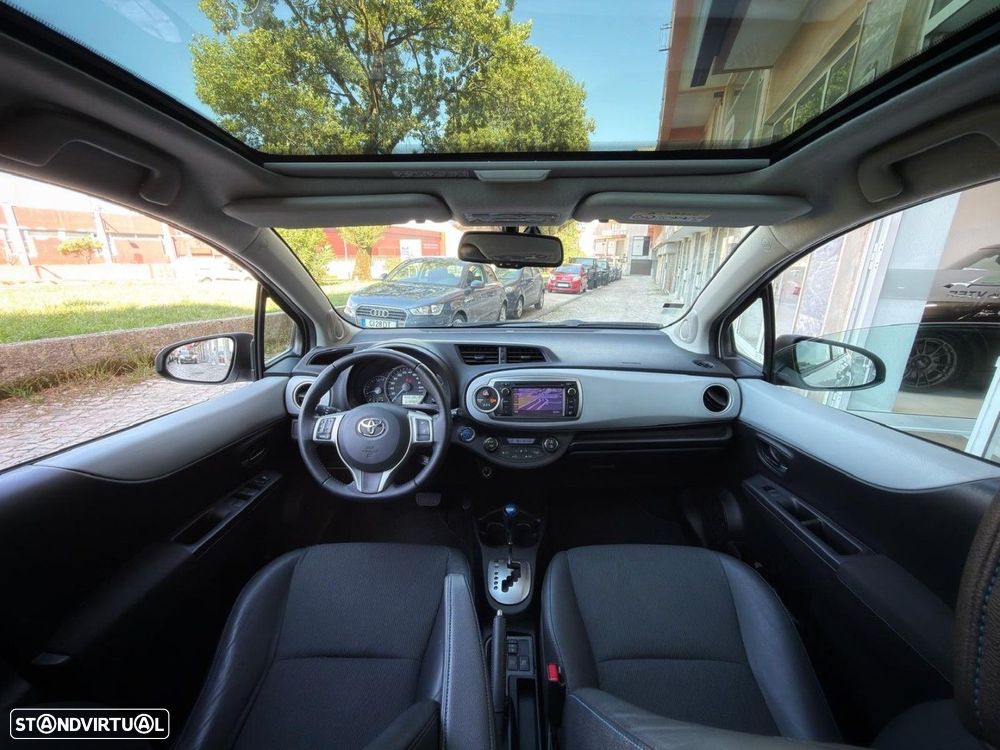 Toyota Yaris 1.5 HSD Comfort +P.Style+Navi - 6