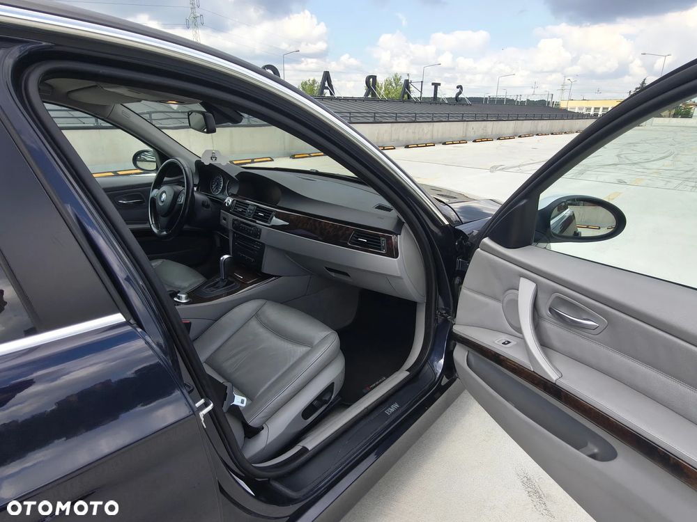 BMW Seria 3 330xi - 30