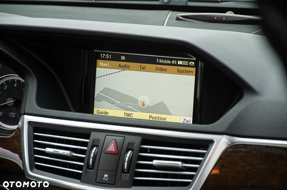 Mercedes-Benz Klasa E 200 BlueEFFICIENCY Elegance - 23