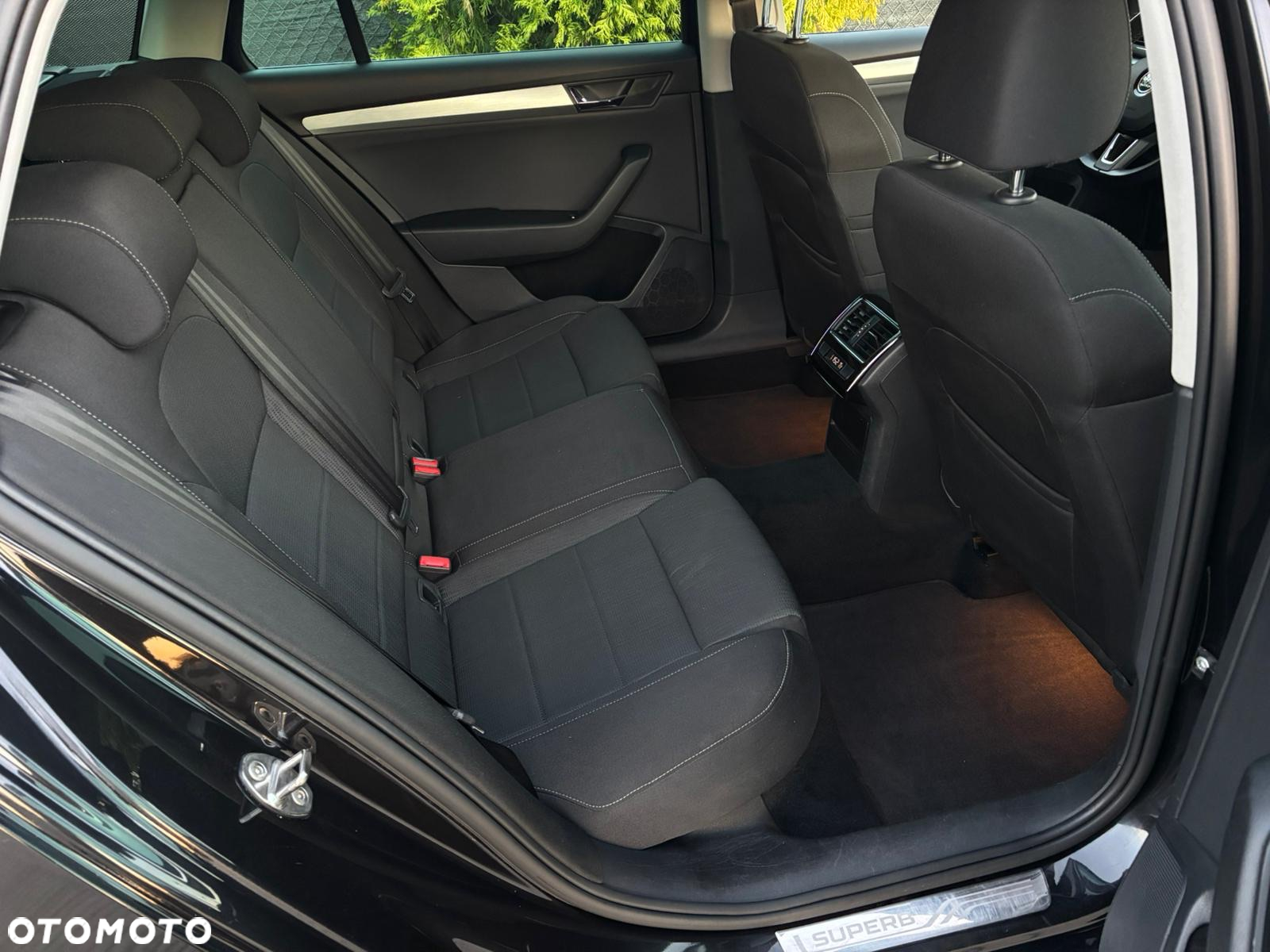 Skoda Superb 2.0 TDI DSG Premium Edition - 30